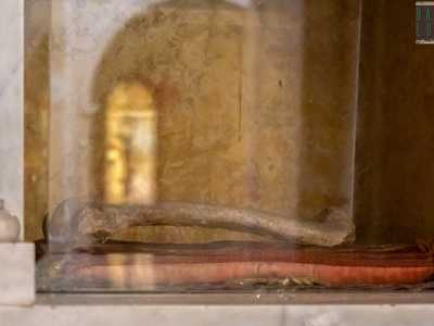 ...e un altare con la reliquia di San Vito